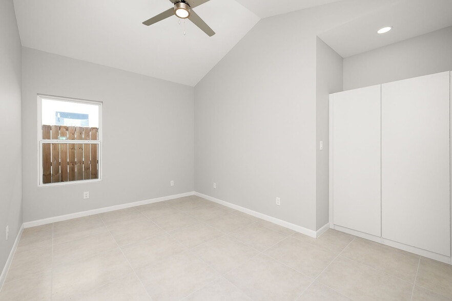 Building Photo - 2700 Mockingbird Rd