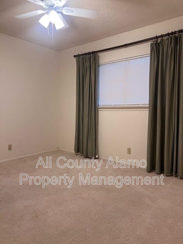 Building Photo - 7558 Ledgebrook Dr