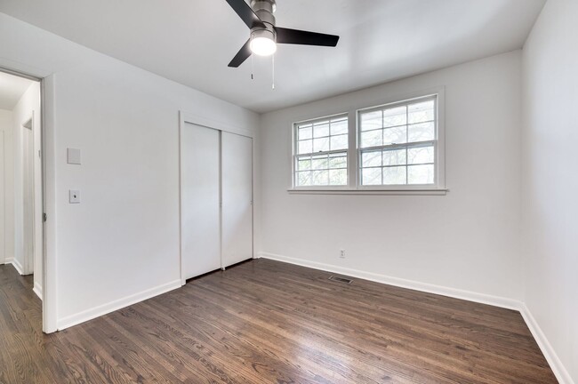 Building Photo - Amazing price for a rental in this area!