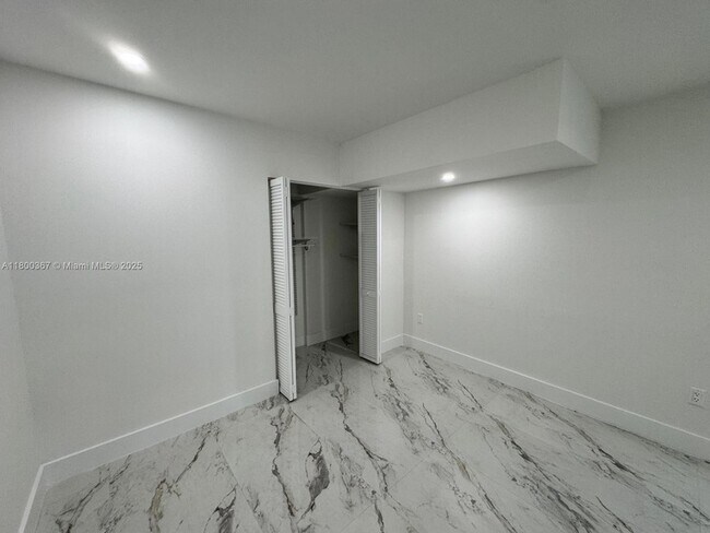 Building Photo - 11000 SW 47th Terrace