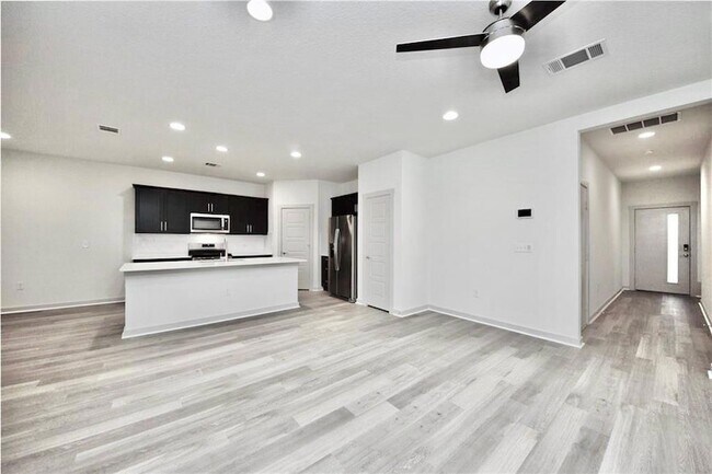 Building Photo - 1056 Winnsboro Lp