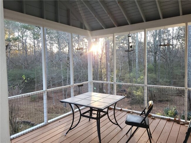 Building Photo - 2990 Riverbend Dr