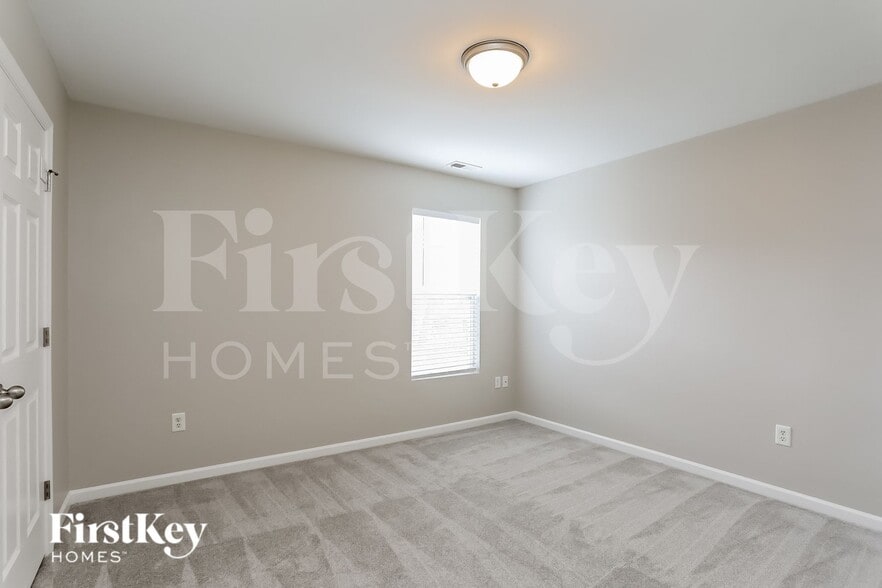 Building Photo - 708 Marjam Ln