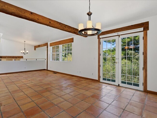 Building Photo - 930 Valley View Dr