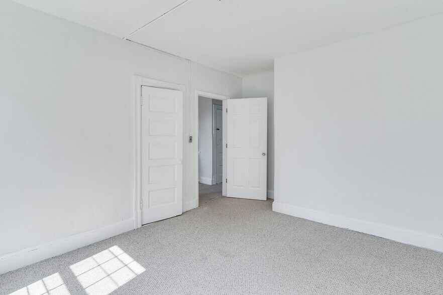 Building Photo - 710 Columbia Rd NW