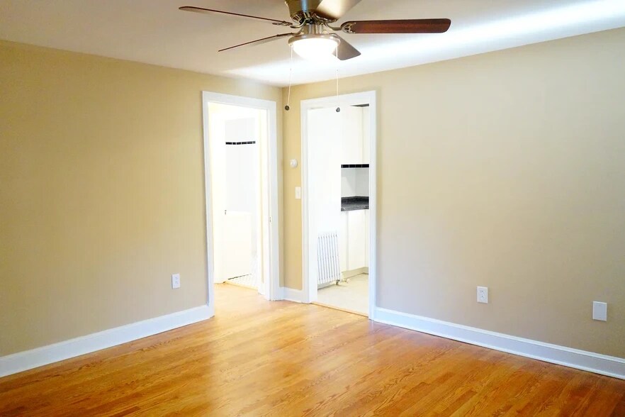 Building Photo - 910 Kennebec Ave