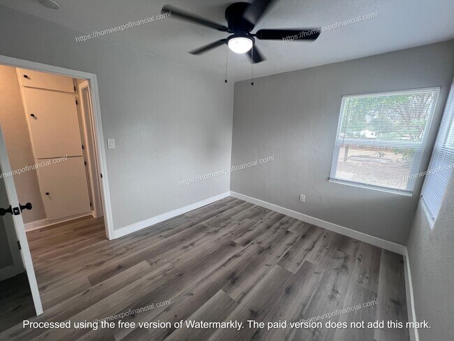 Building Photo - 370 W 44th St
