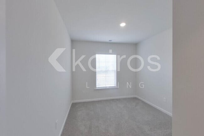 Building Photo - 2529 Banyan Cir