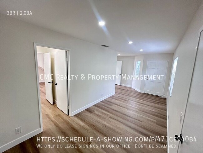 Building Photo - 1580 Park Ave