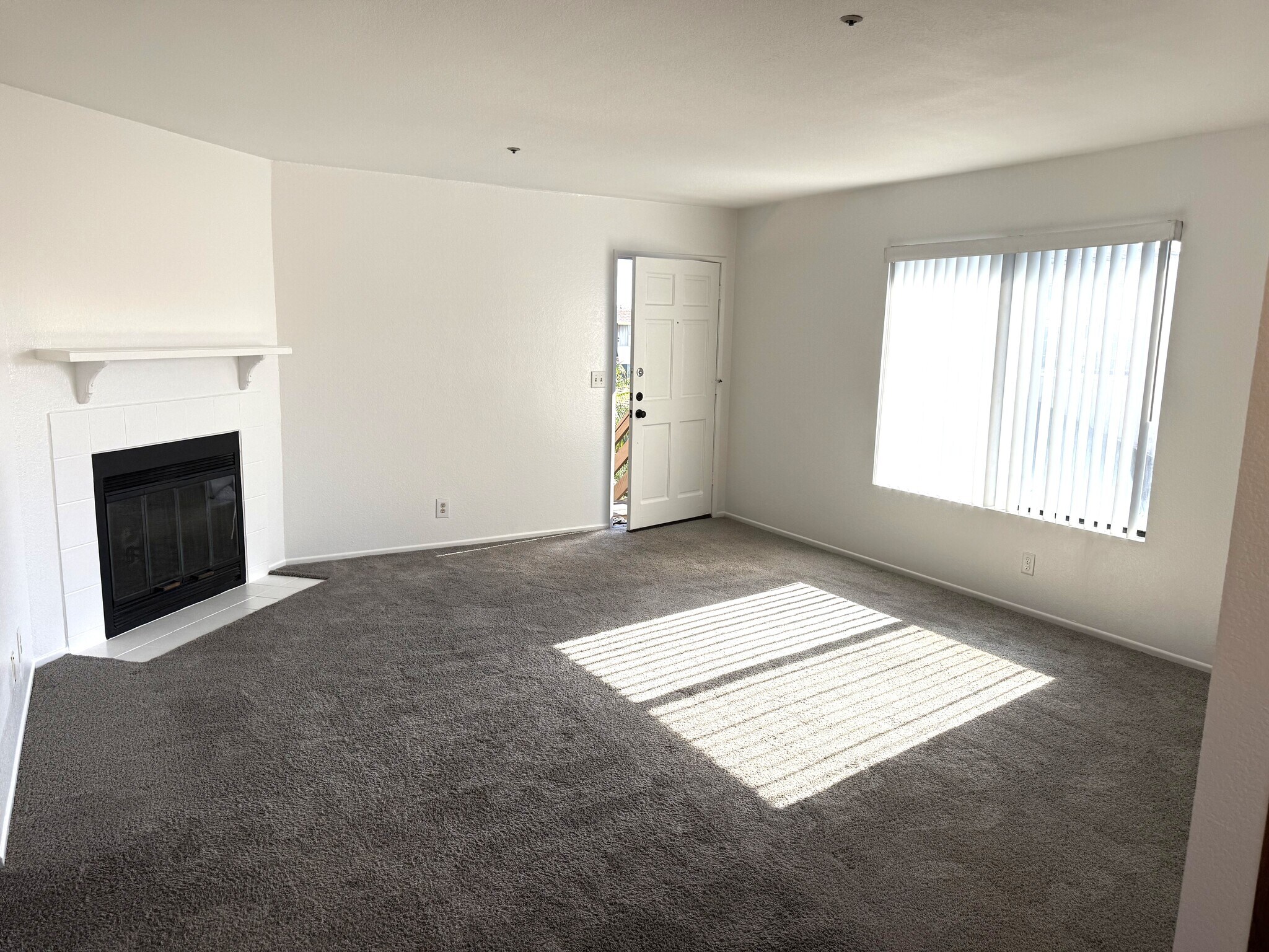 Building Photo - 10777 Walnut St