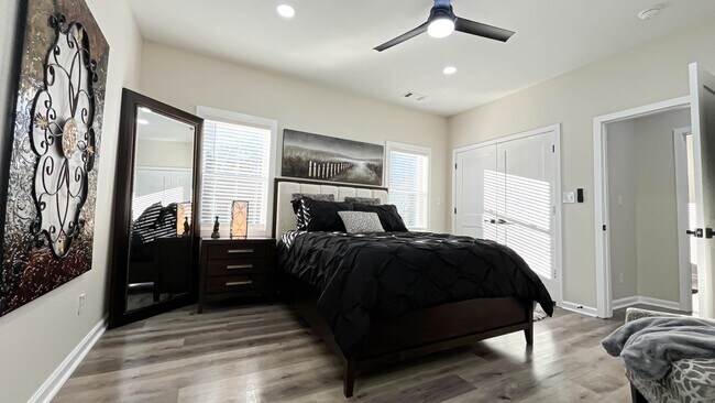 Building Photo - 2813 Mead Rd