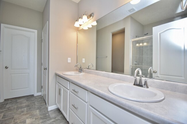 Building Photo - 1601 Ashbury Ct