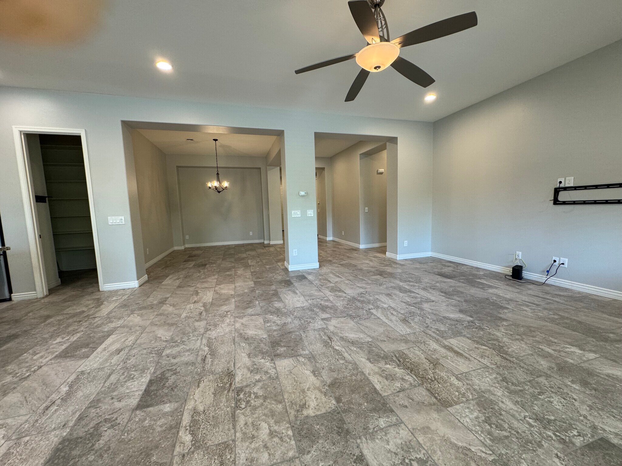 Building Photo - 2604 W Balao Dr
