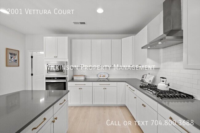 Building Photo - 2001 Vettura Ct
