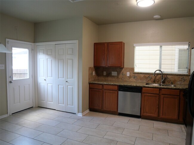 Building Photo - 1739 Nichole Woods Dr