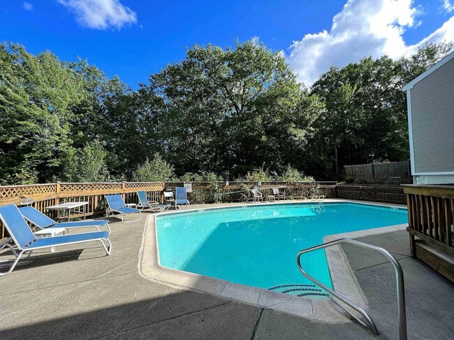 Building Photo - Beautiful One Bedroom Condo - HEAT INCLUDED!!