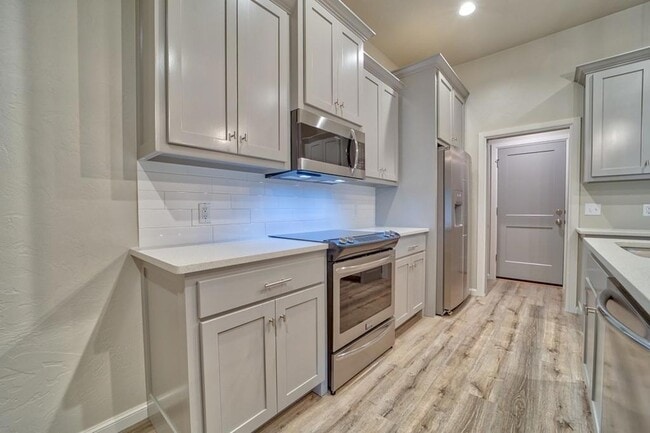 Building Photo - 1530 S 7th St