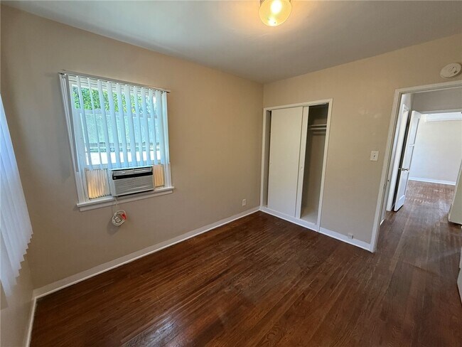 Building Photo - 901 N San Gabriel Ave