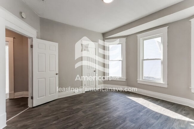 Building Photo - 664 S 38th St
