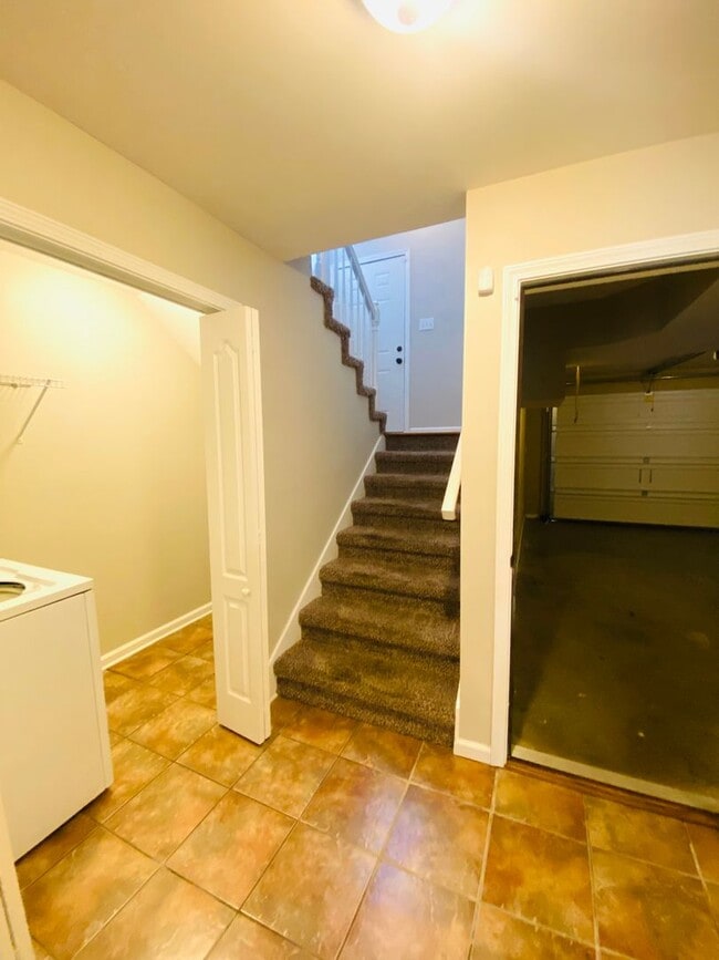 Building Photo - 1728 Thistlewood Dr