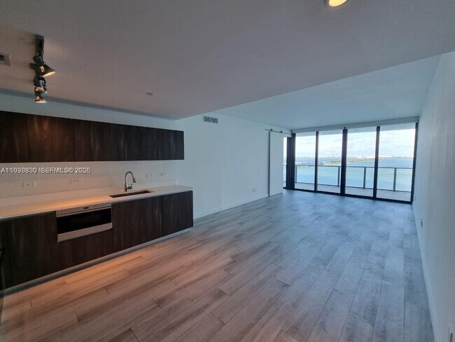 Building Photo - 3131 NE 7th Ave