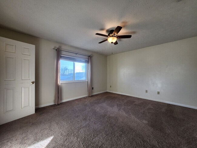 Building Photo - Beautiful 2-Story Home in Northmont School District