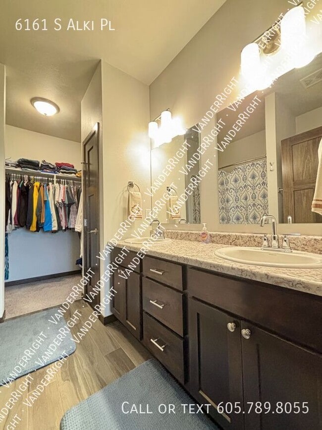 Building Photo - 6161 S Alki Pl