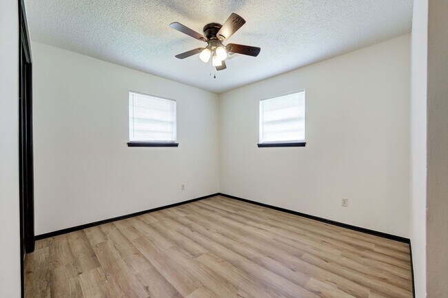 Building Photo - 924 SW 97th St