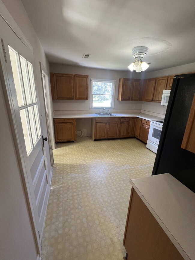 Building Photo - Charming 2-Bedroom Home Plus Bonus Attic S...