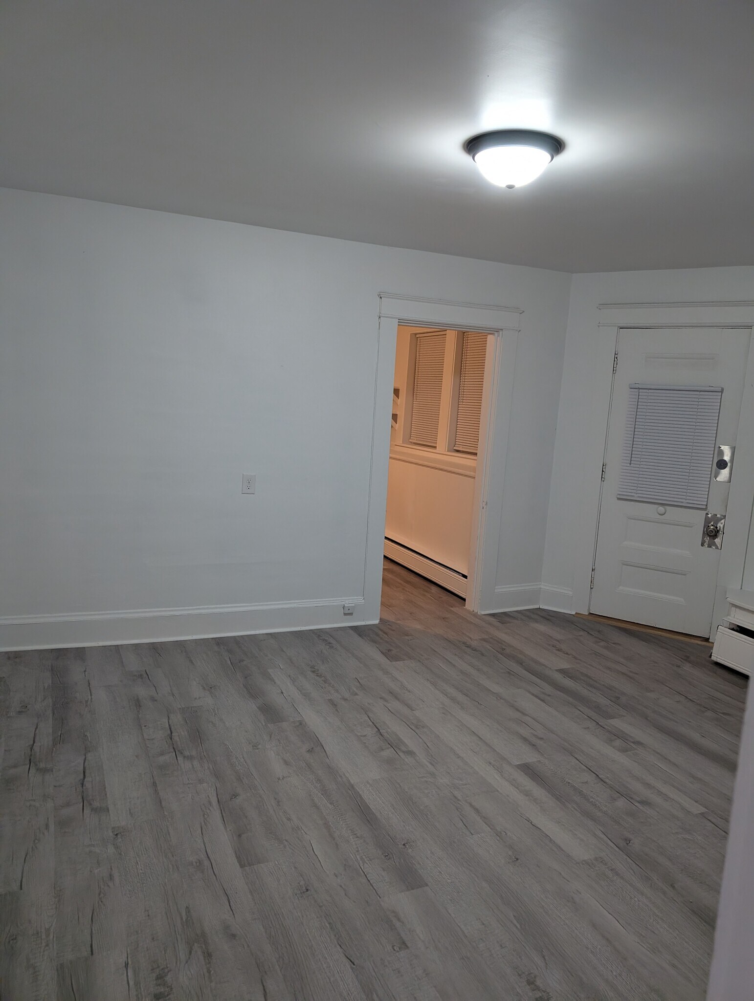 Building Photo - 157 School St