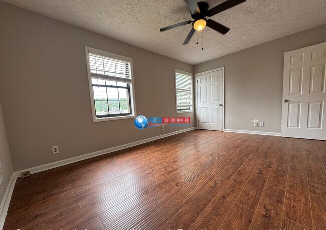 Building Photo - Nice townhouse on the SAME street as GSMST...