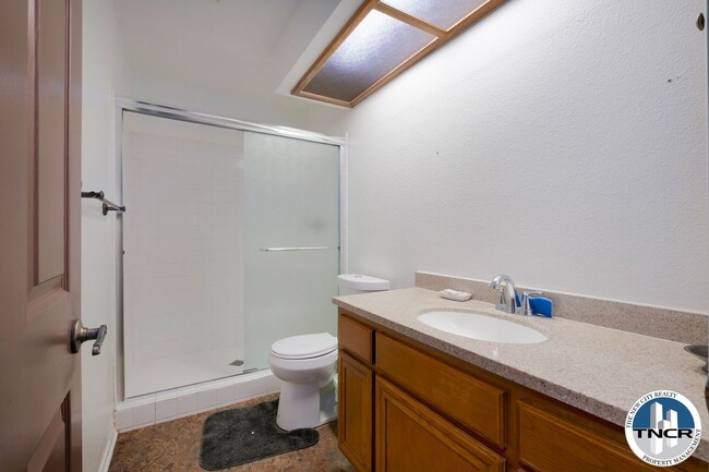 Building Photo - Stunning 4 BD | 3 Bath
