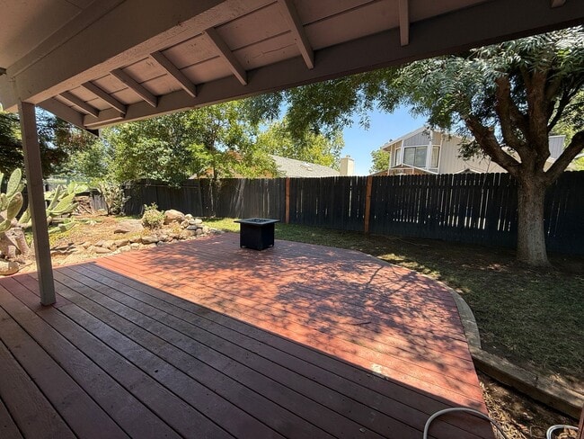 Building Photo - Get $400 Off Your 1st Month's Rent