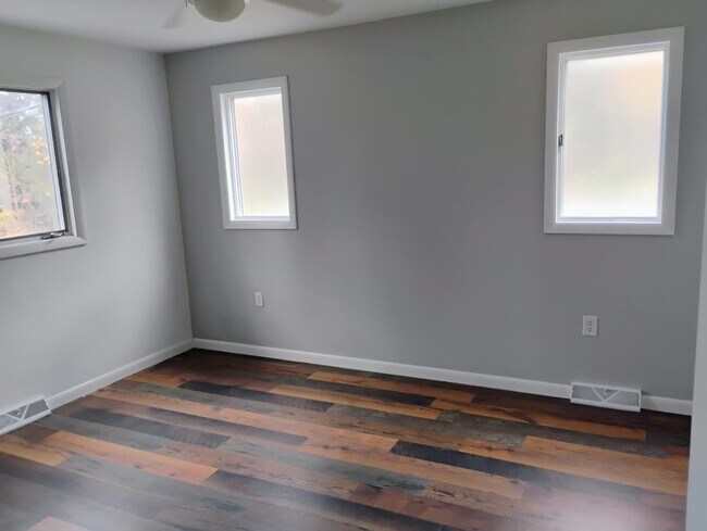 Building Photo - 110 W Fairview St