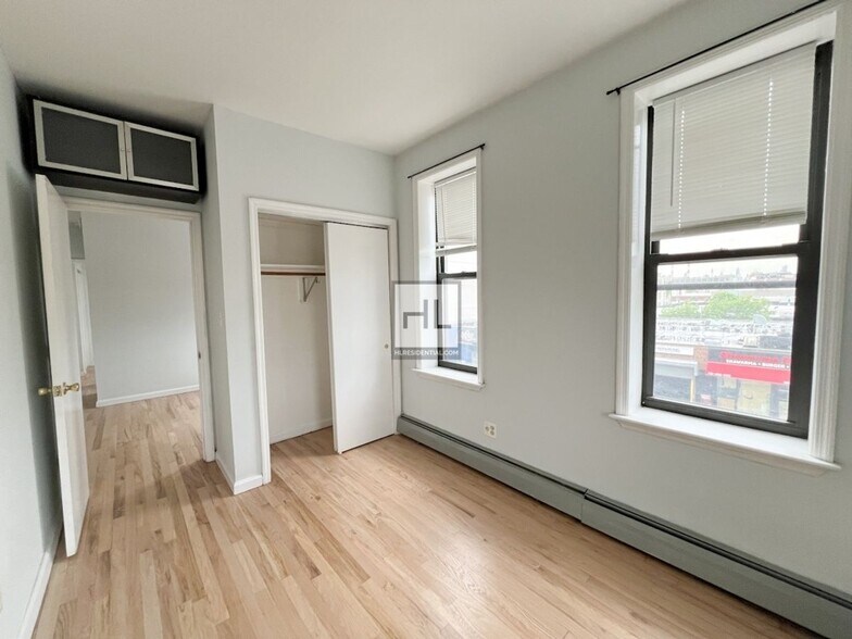 Building Photo - 36 AVENUE