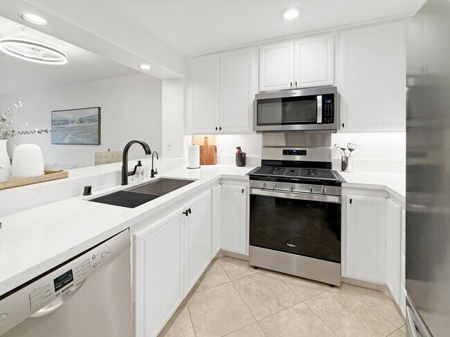 Building Photo - 257 Por La Mar Cir