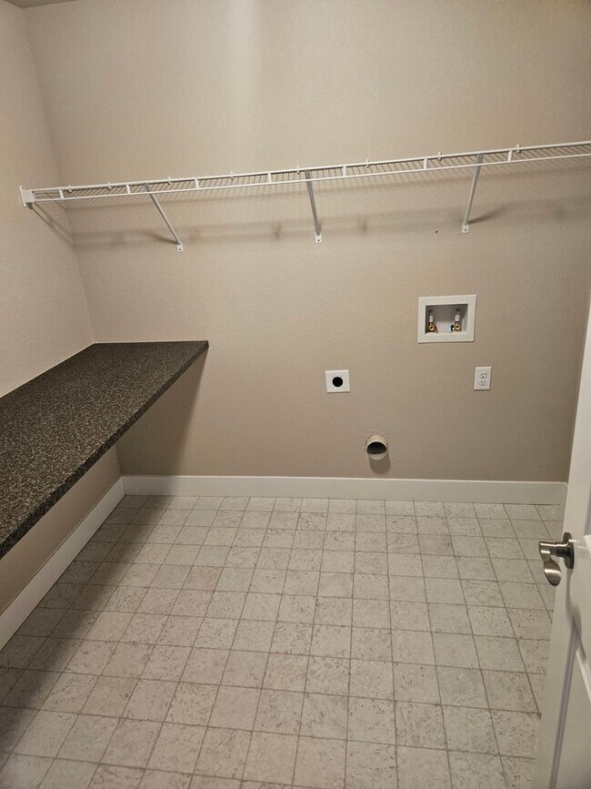 Building Photo - New  4 Bedroom Home in Johnstown