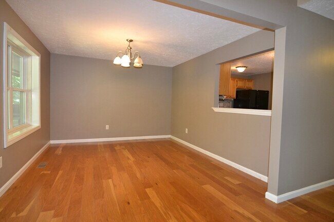 Building Photo - 31 E Bluff Rd