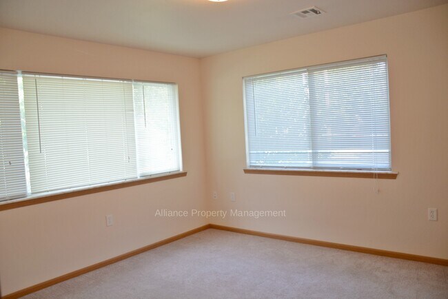 Building Photo - Vattier St. 928-30