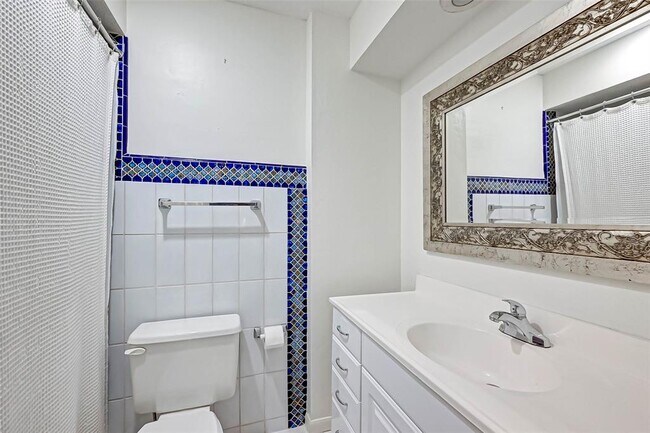 Building Photo - 1551 Cortlandt St