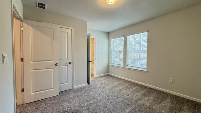 Building Photo - 151 Cedar Ln