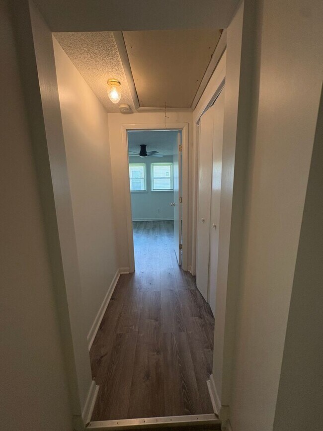 Building Photo - 408 3rd Ave NW