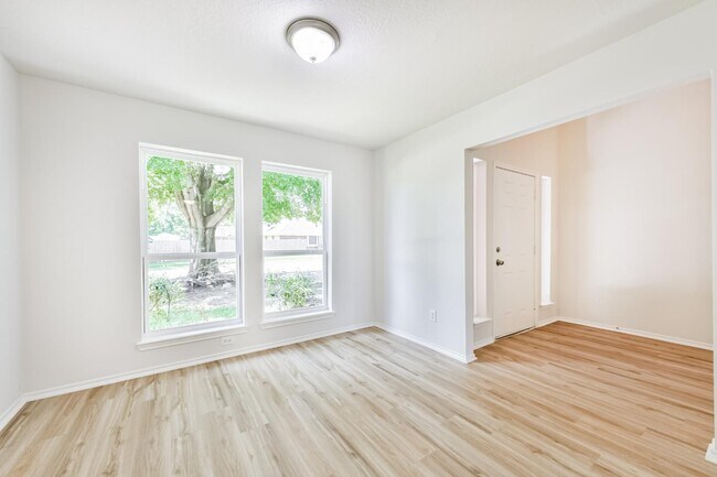 Building Photo - 106 Mango St
