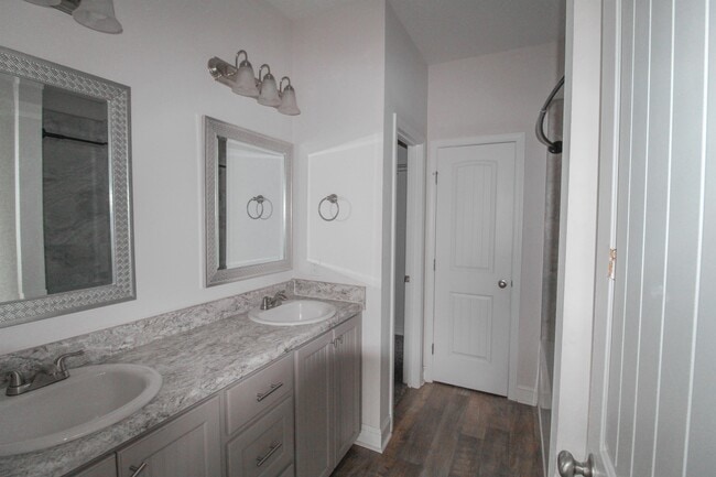 Building Photo - 307 Four Seasons Dr