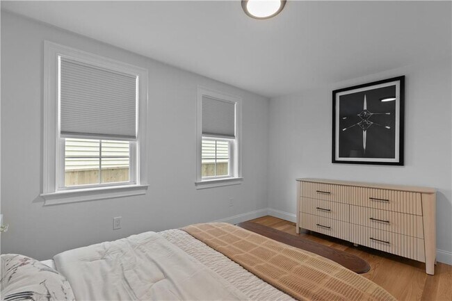 Building Photo - 34 E Bowery St