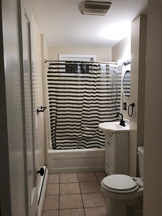 Building Photo - 390 Pearl St