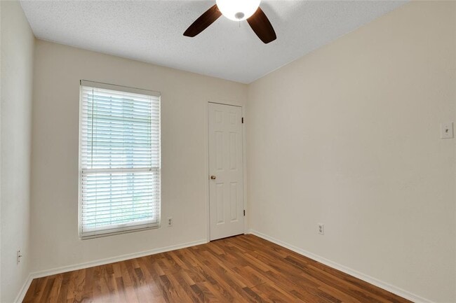 Building Photo - 616 Russet Valley Dr