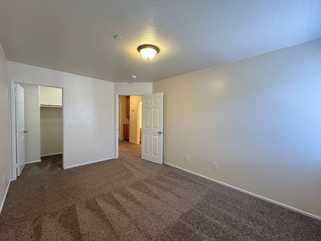 Building Photo - Two-Story 3-Bedroom Condo in Orange Gardens HOA!