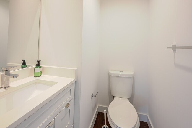 Building Photo - 404 51st St SE