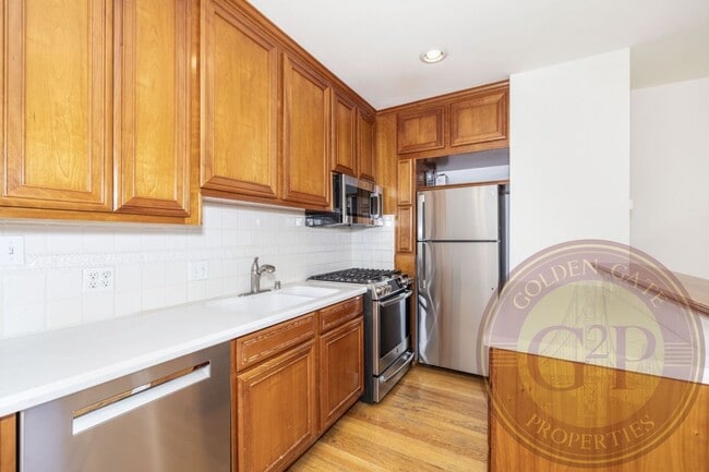 Building Photo - Noe Valley - 2 BR, 1 BA Condo 965 Sq. Ft. ...